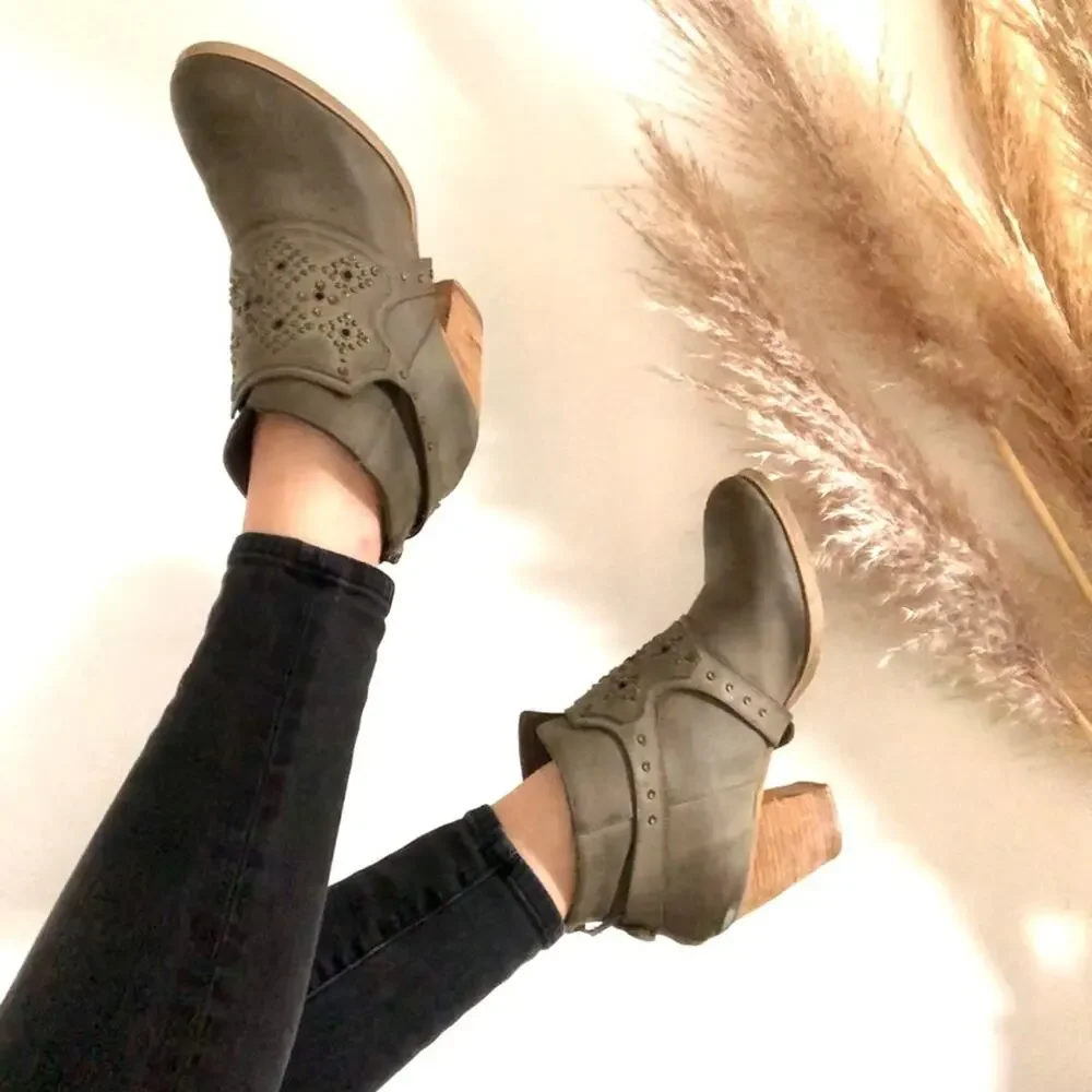 UO Urban Outfitters Studded Beige Tan Strap Buckle Ankle Boot Booties 9 Shoe